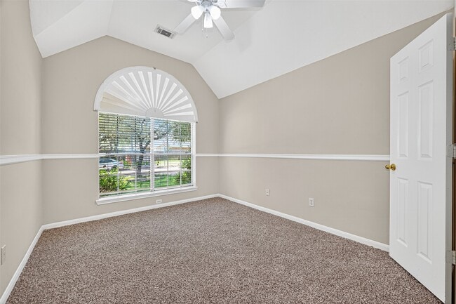 Building Photo - 815 Fairpark Ln