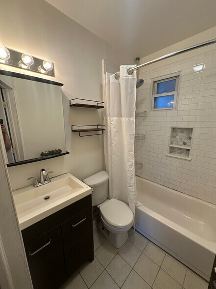 Building Photo - 216 46th St