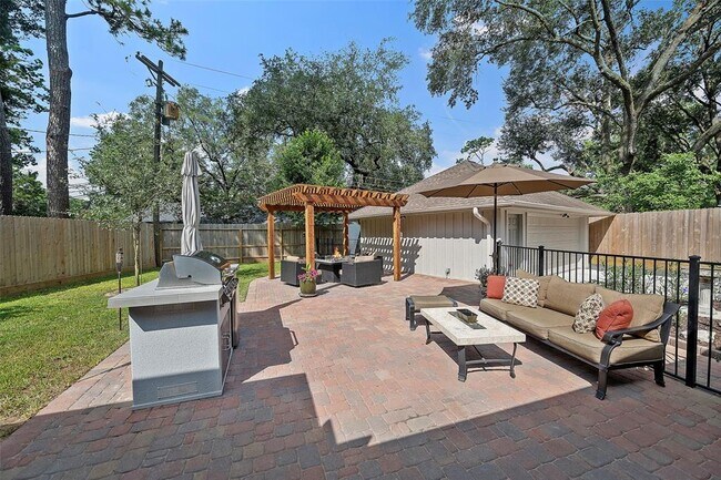 Building Photo - 1615 Maux Dr