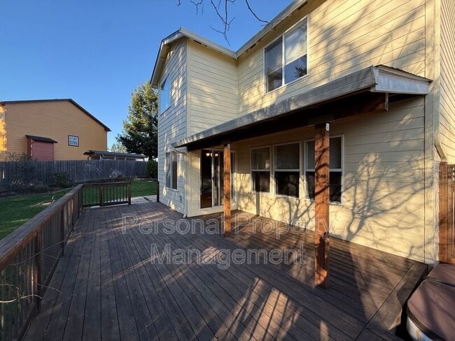 Building Photo - 11608 NE 2nd Ave