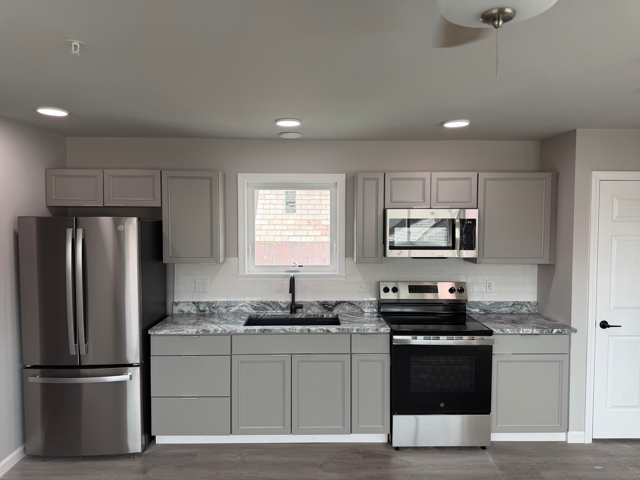 Building Photo - 23 Isham St