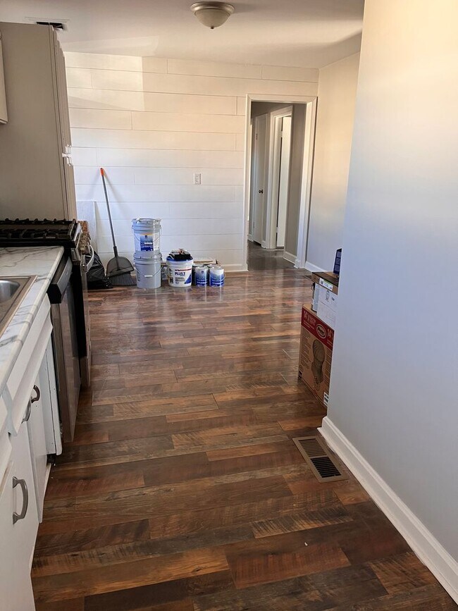 Building Photo - 3 Bedroom, 1 bath ranch home, with a 2.5 car garage