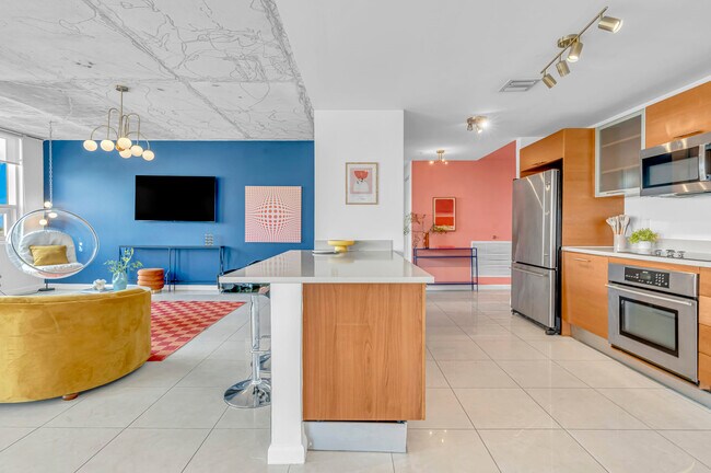 Building Photo - 3256 NE 1st Ave