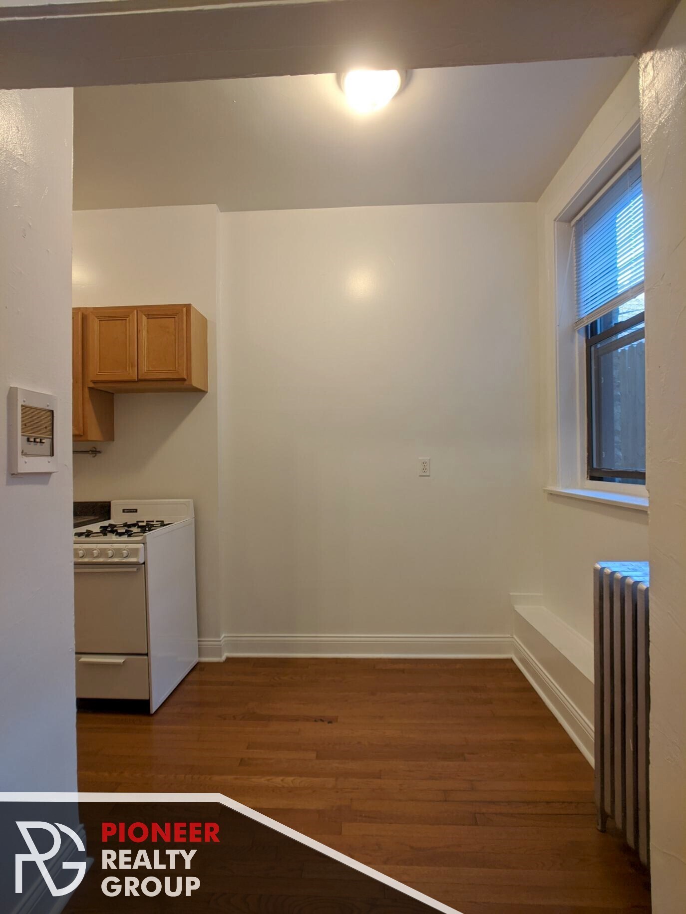 Building Photo - 4647 N Paulina St