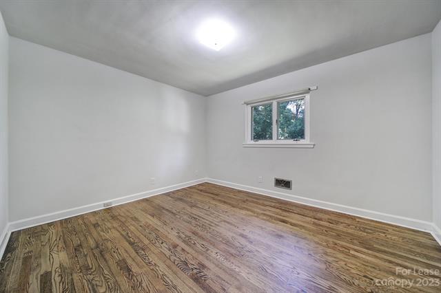 Building Photo - 305 E Catawba Dr