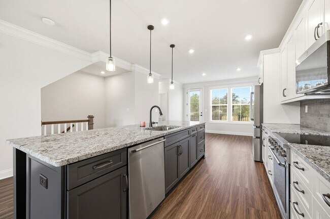 Building Photo - 768 Park Ridge Dr