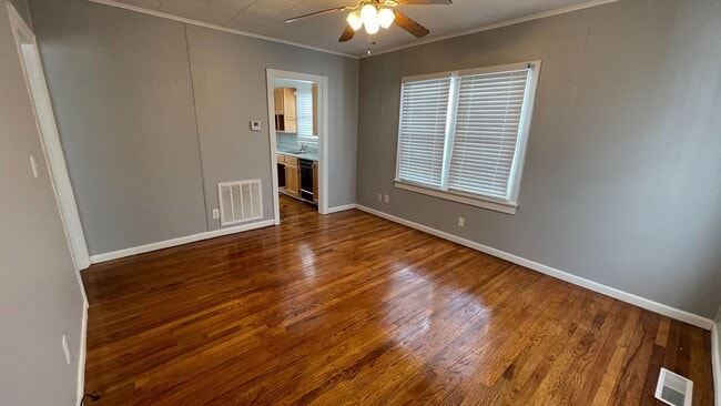 Building Photo - 2 Bedroom 1 Bath House