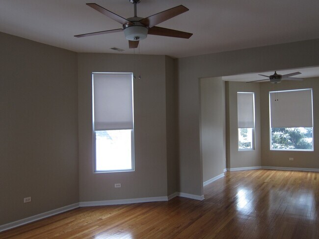 Building Photo - 2733 N Mozart St