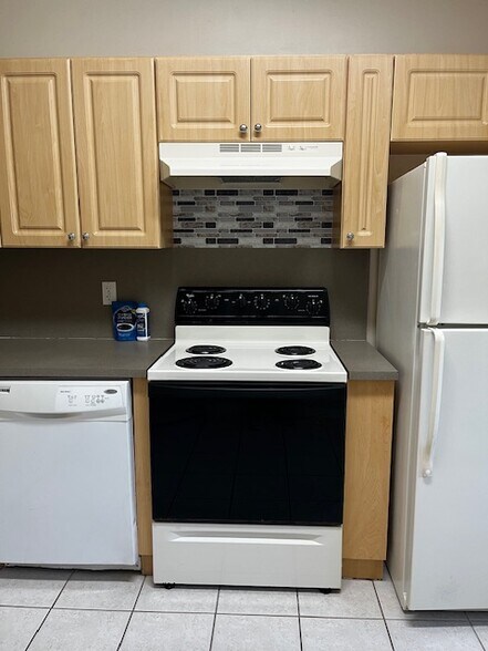 Building Photo - 2621 SE 12th Rd