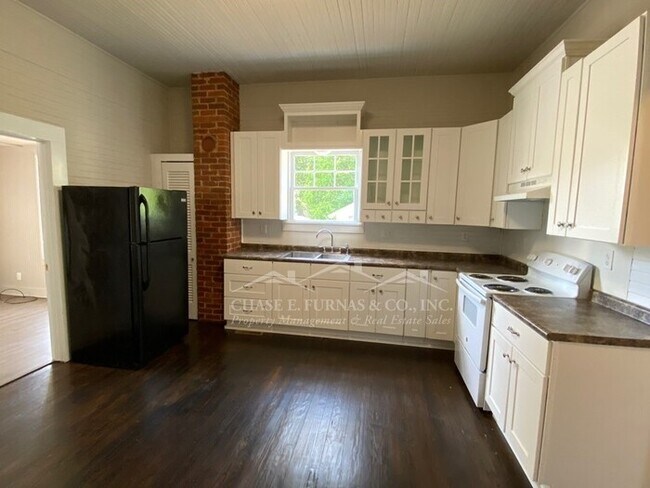 Building Photo - 440 Kingston St