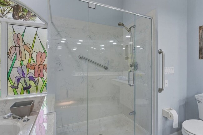 Building Photo - Must See Immaculate 3/2 Rainbow Springs with Lanai