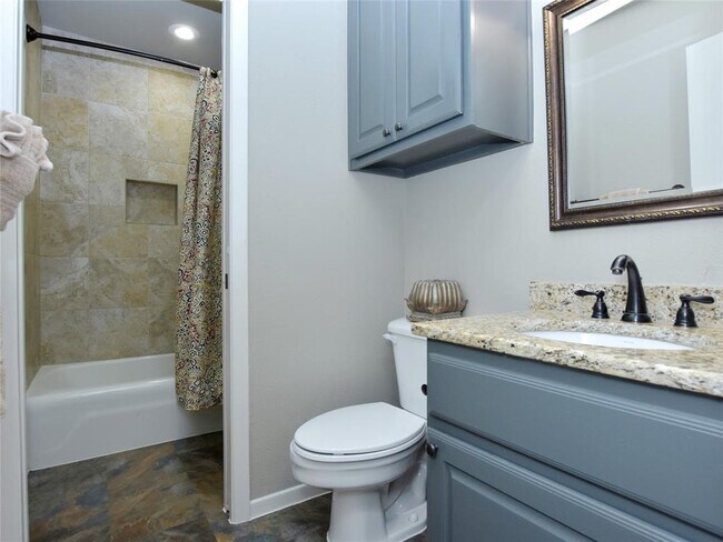 Building Photo - 222 Lido St