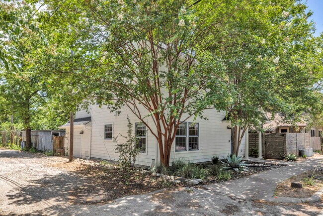 Building Photo - 4203 Duval St