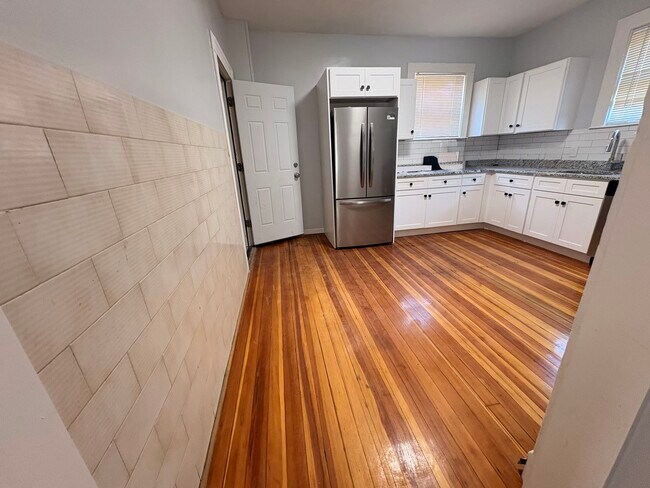 Building Photo - 17 Corwin St