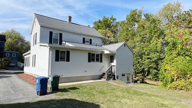 Building Photo - Gorgeous 3BR 1 Bathroom in Leominster