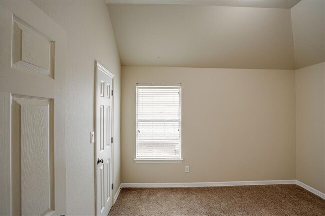 Building Photo - 811 Clear Meadow Ct