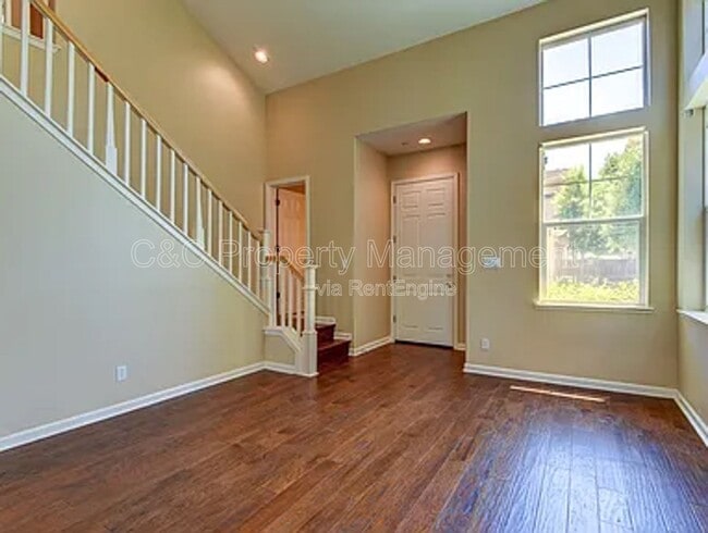 Building Photo - 453 Tulip Ct