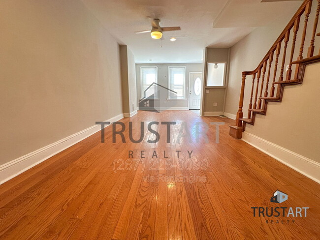 Building Photo - 1841 E Clementine St