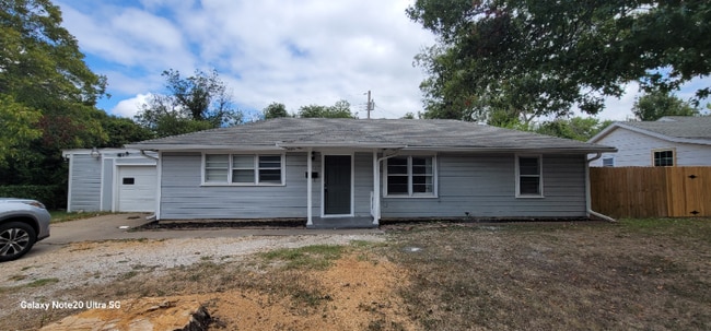 Building Photo - 2213 N 41st St