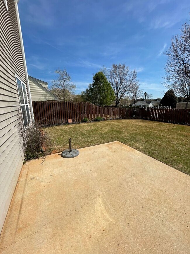 Building Photo - Lovely 3 Bedroom 2.5 bath Home in Bridges Estates, walking distance to Bridgeway Station!!