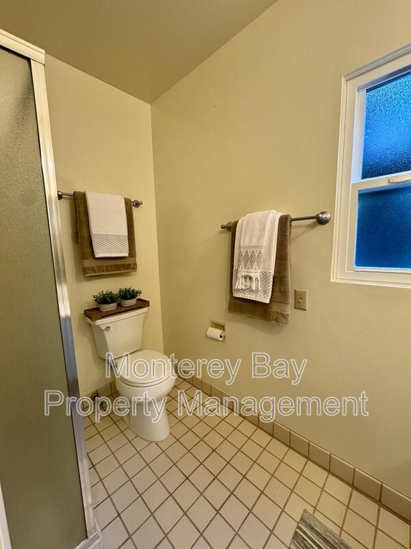 Building Photo - 31 Del Mesa Carmel