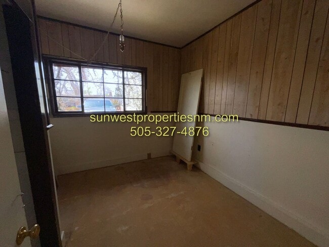 Building Photo - 2 Bedroom, 1 Bath Home Fully Landscaped