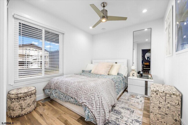 Building Photo - 9616 Pacific Ave