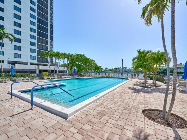 Building Photo - 3420 S Ocean Blvd