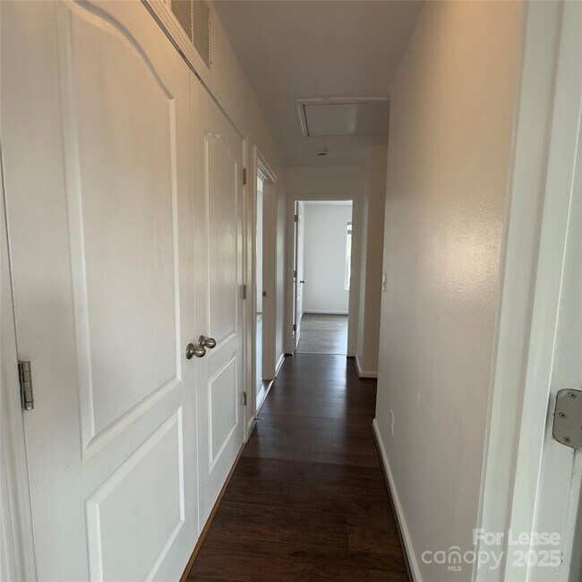 Building Photo - 9013 Maidenhair Ct
