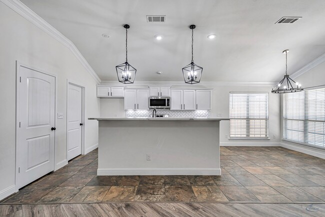 Building Photo - 410 E 97th St