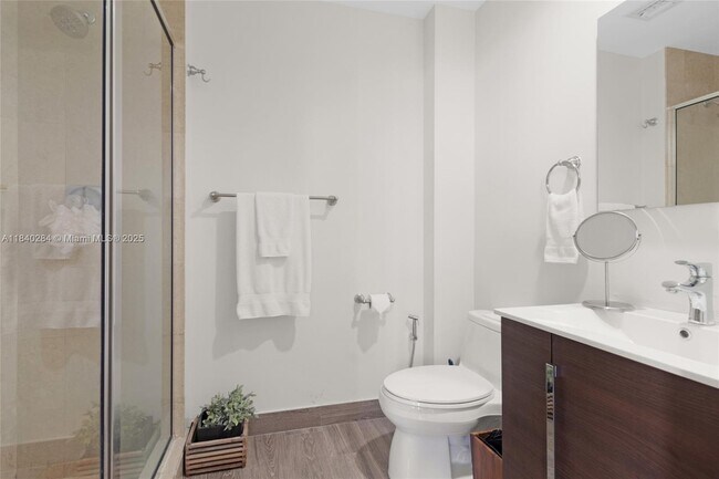 Building Photo - 848 Brickell Key Dr