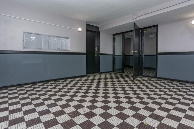 Building Photo - 2 bedroom in Chicago IL 60624