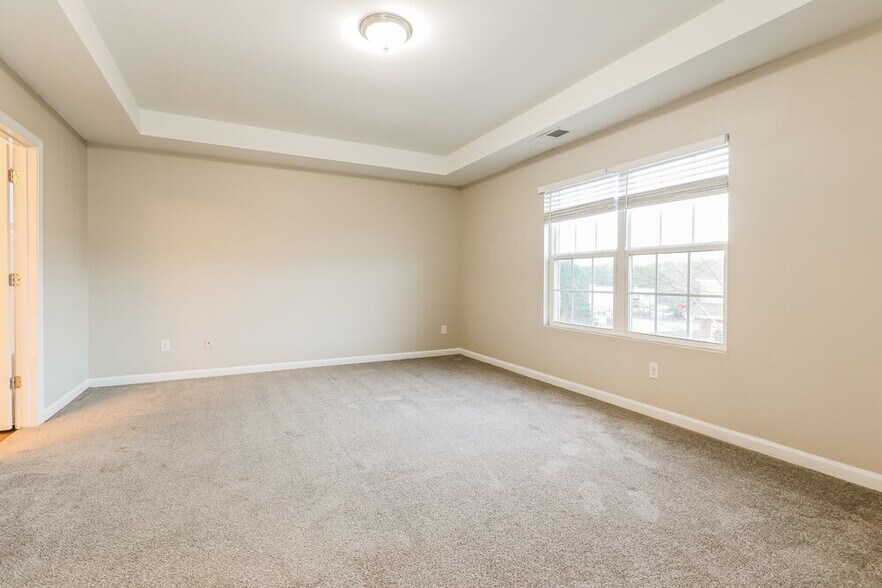 Building Photo - 705 Armitage Way