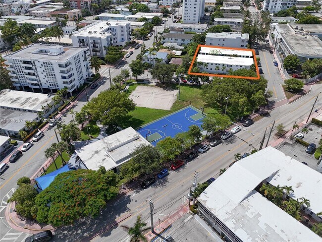 Building Photo - 7945 Carlyle Ave
