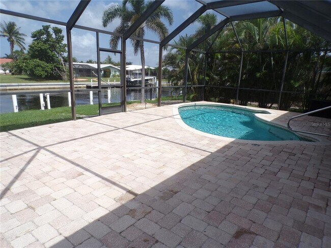 Building Photo - 2310 Palm Tree Dr