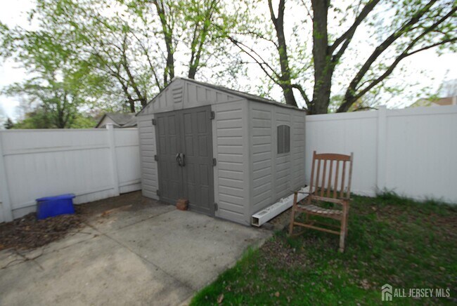 Building Photo - 96 Brewster Cir