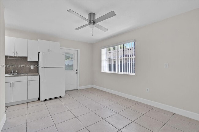 Building Photo - 2309 SW 62nd Ave
