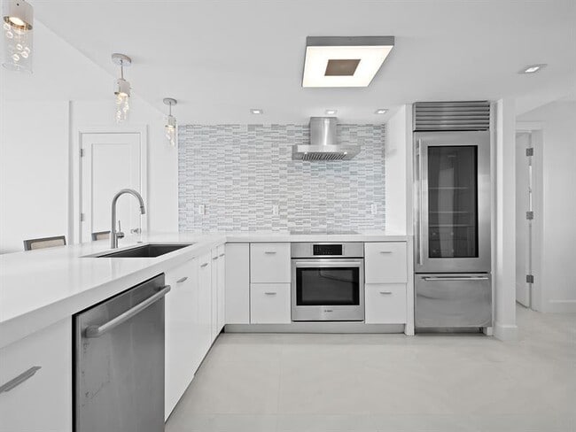 Building Photo - 2000 S Ocean Dr