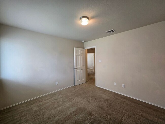 Building Photo - 4804 Bayer Hollow Dr