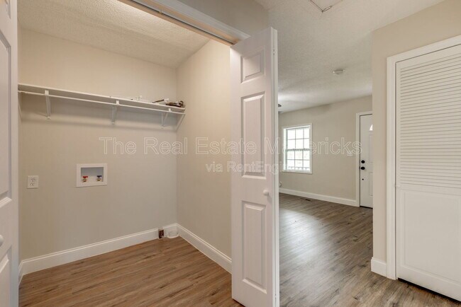 Building Photo - 1104 Indian Ave