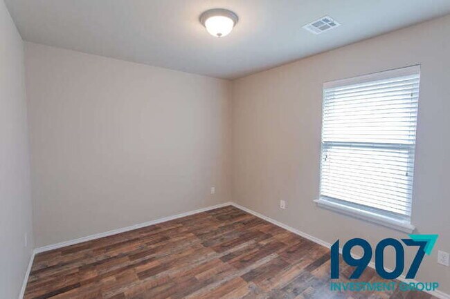 Building Photo - Stunning 3-Bedroom Home in OKC with Modern...