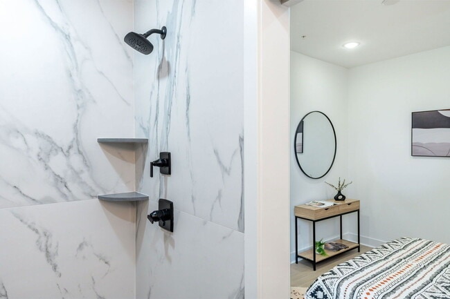 Building Photo - 609 S Orianna St