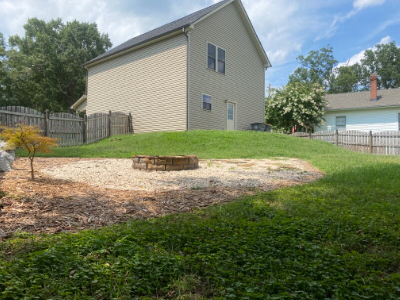 Building Photo - 212 Old Centergrove Rd
