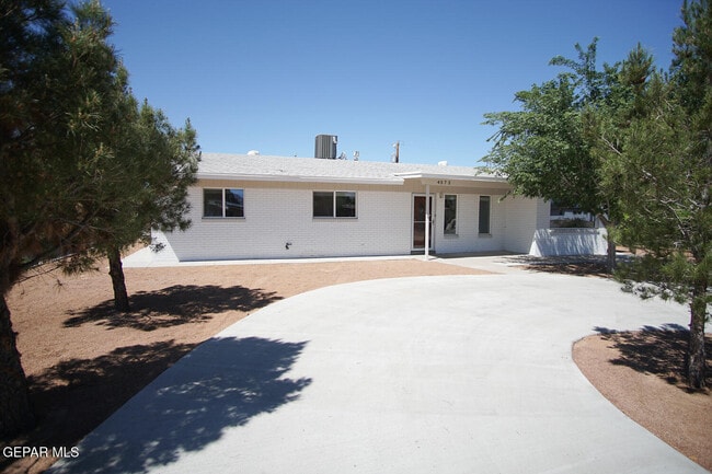 Building Photo - 4573 Bobolink Way