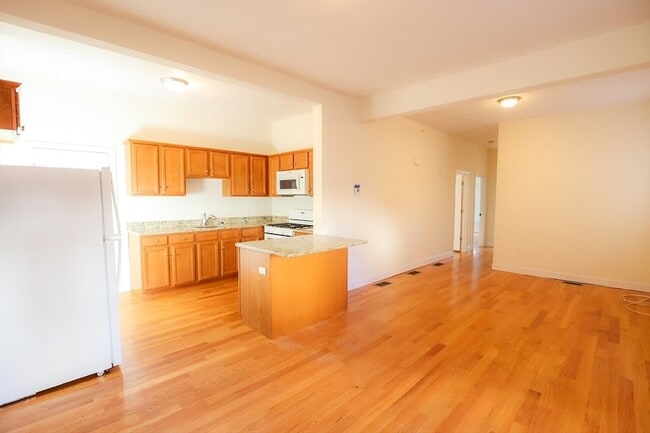 Building Photo - 29-33 Highland Avenue Unit 3