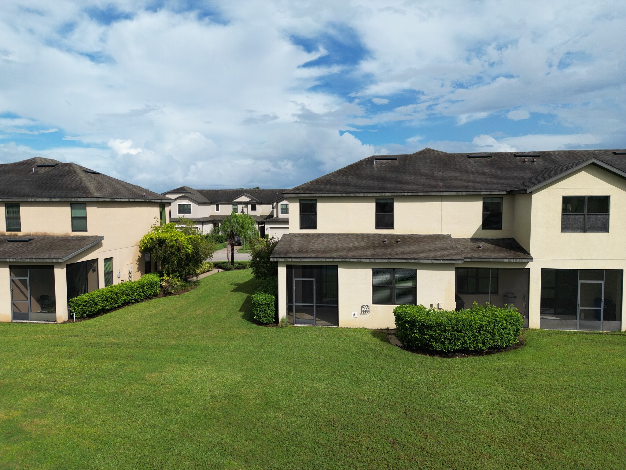 Building Photo - 2449 Seven Oaks Dr