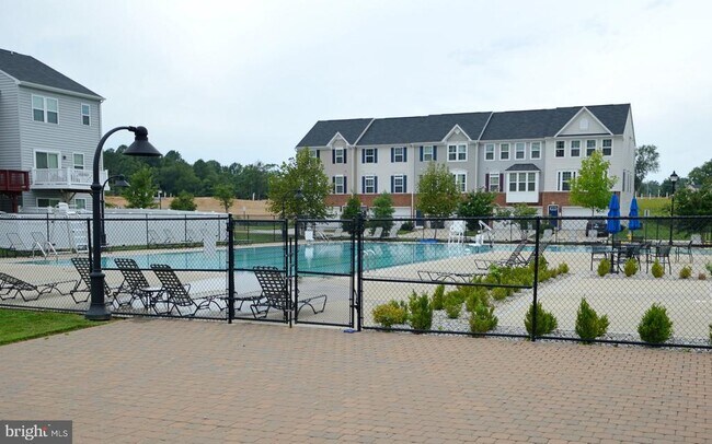 Building Photo - 528 Landing Dr