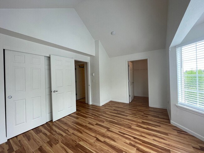 Building Photo - 2Bd/2Ba in Bethany Condo with Garage ~ Washer/ Dryer in Unit ~ Top Floor ~ Community Pool!!!