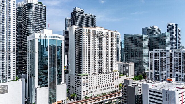 Building Photo - 999 SW 1st Ave