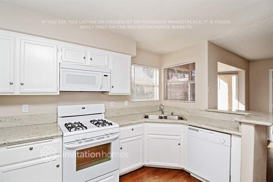 Building Photo - 3301 Hyannis Cir